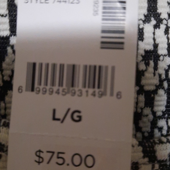 Woman dress - Picture 4 of 4